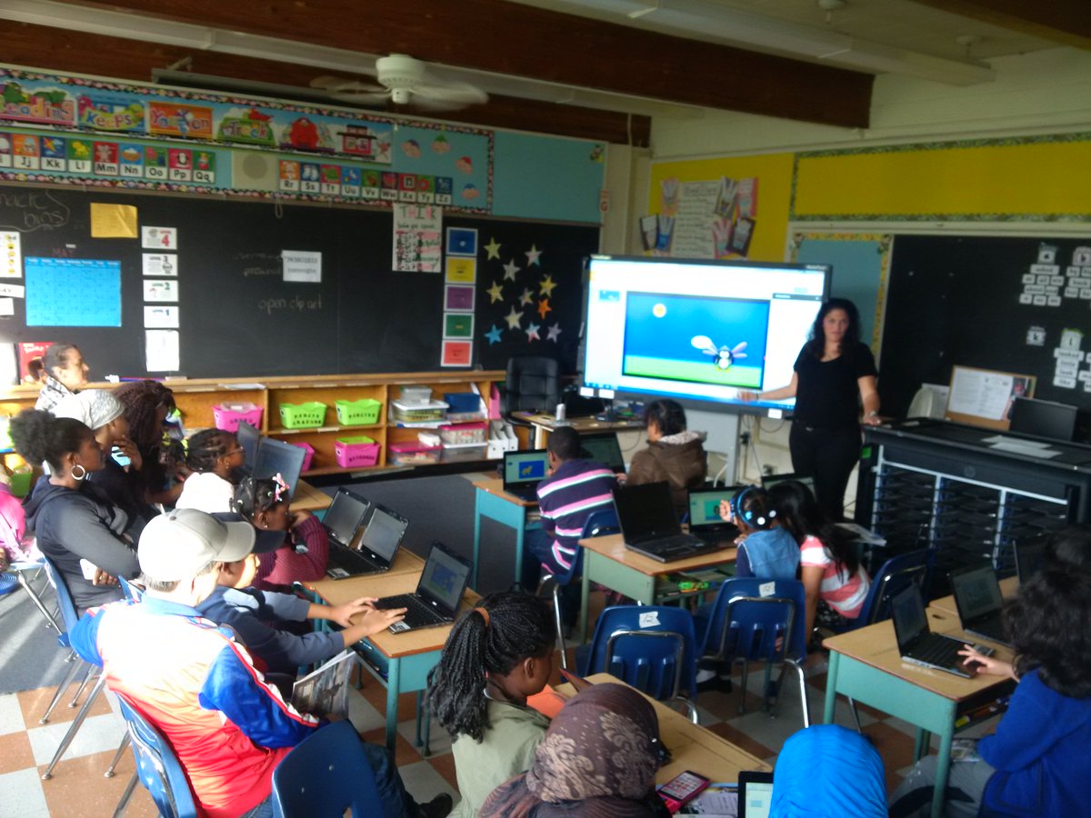 West_GlenJS's tweet photo. West Glen teachers leading workshops for our families tonight #coding #Scratch #GoogleAppsforEdu #TDSBEdWeek #STEM https://t.co/z5sKo9Odam