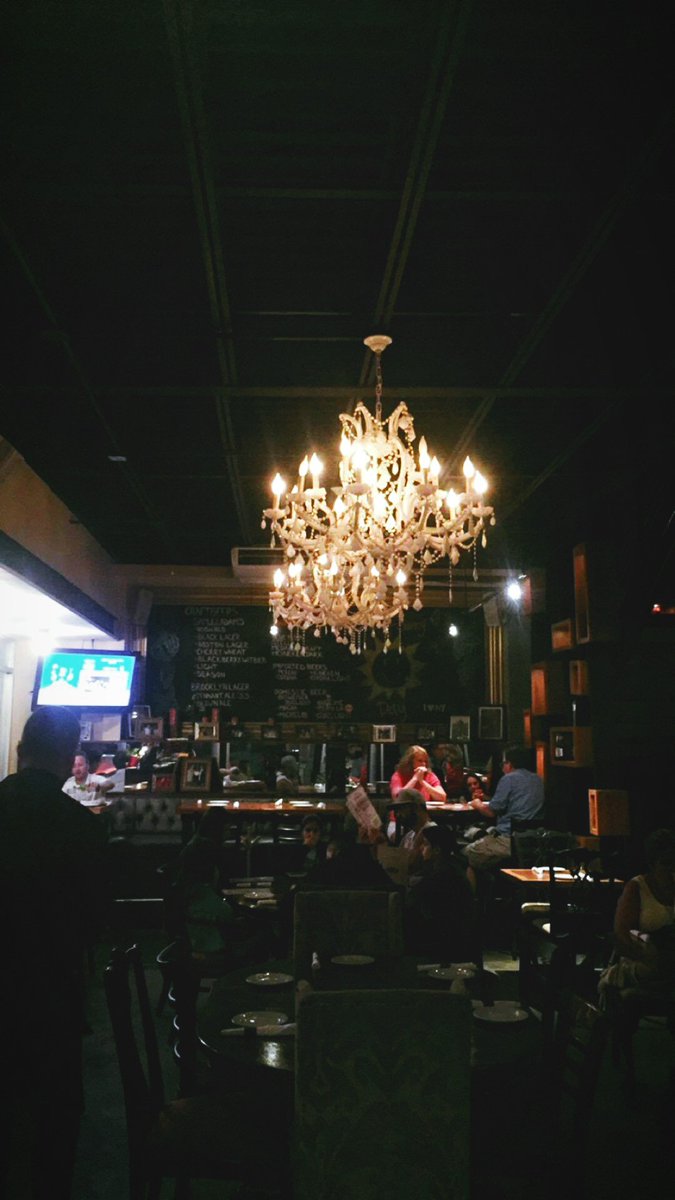 salnightpr's tweet photo. Current status: loving this spot ✨ Hoy saboreamos la noche en Di Zucchero. #SalNight #Jangueafull https://t.co/ovlZV0SJvH