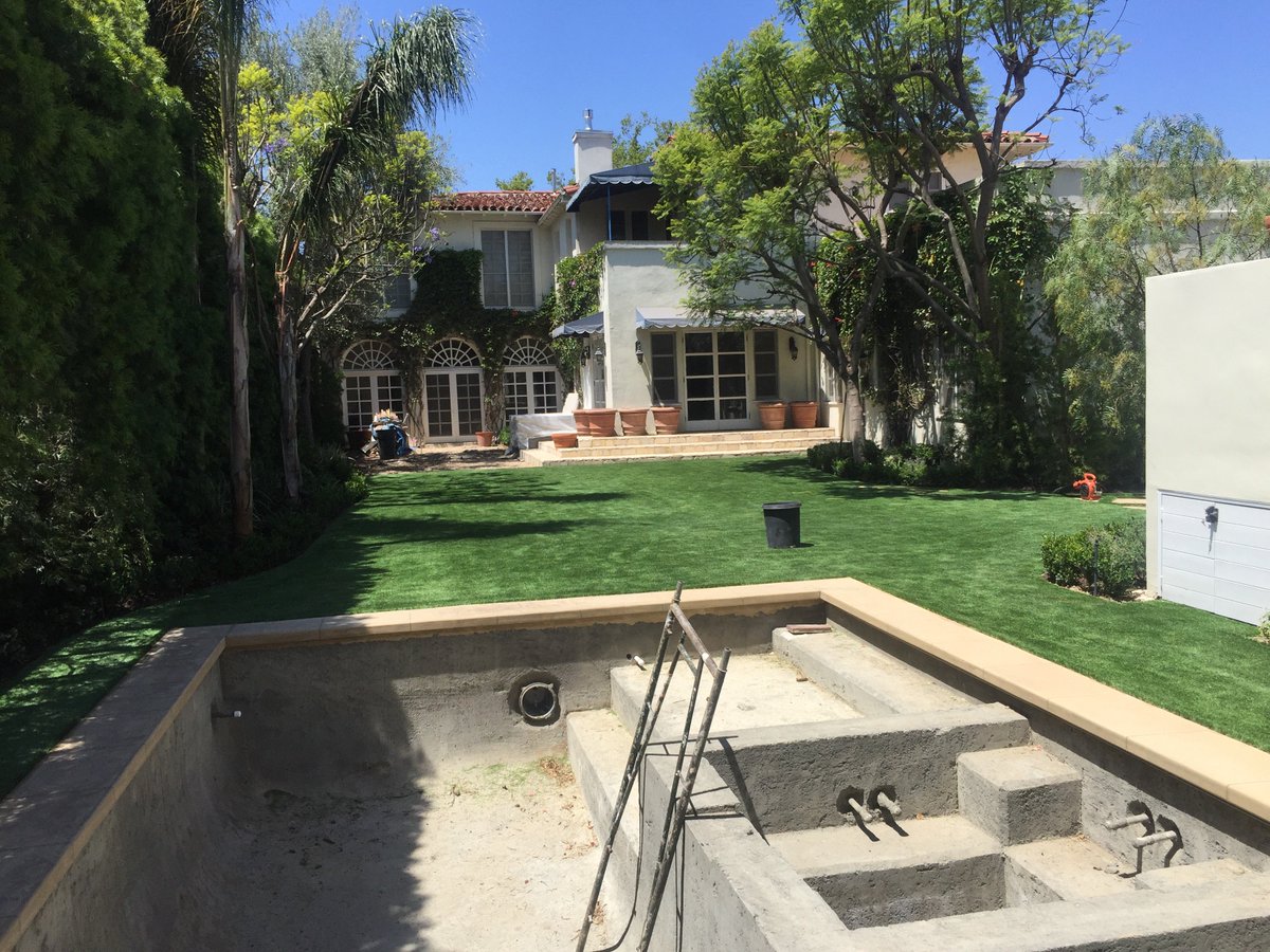 TurfscapeWest1's tweet photo. Recently completed #turfscape installation in Hancock Park, Los Angeles. https://t.co/Ot0CFat52m