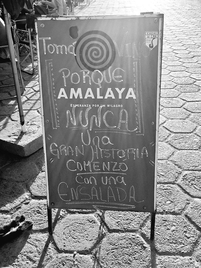 SofiaCalamita's tweet photo. Tomá vino porque nunca una gran historia comenzó con una ensalada https://t.co/EIB66JB3kh