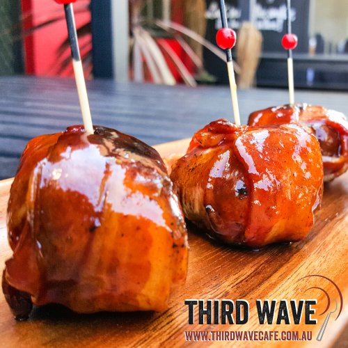 ThirdWaveCafe's tweet photo. #OinkOinkBalls #PorkMeatballs #meatballs #porkballs #bacon #snack #entree #soyumm #tasty https://t.co/lR3vzT0L64