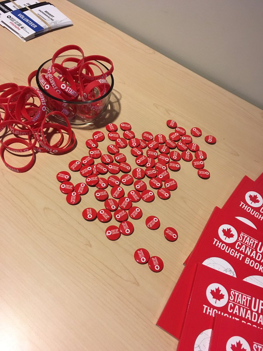 TAPSwearable's tweet photo. It's the @StartUpCanada cocktail hour #DayOnTheHill https://t.co/3TQEaB03U0