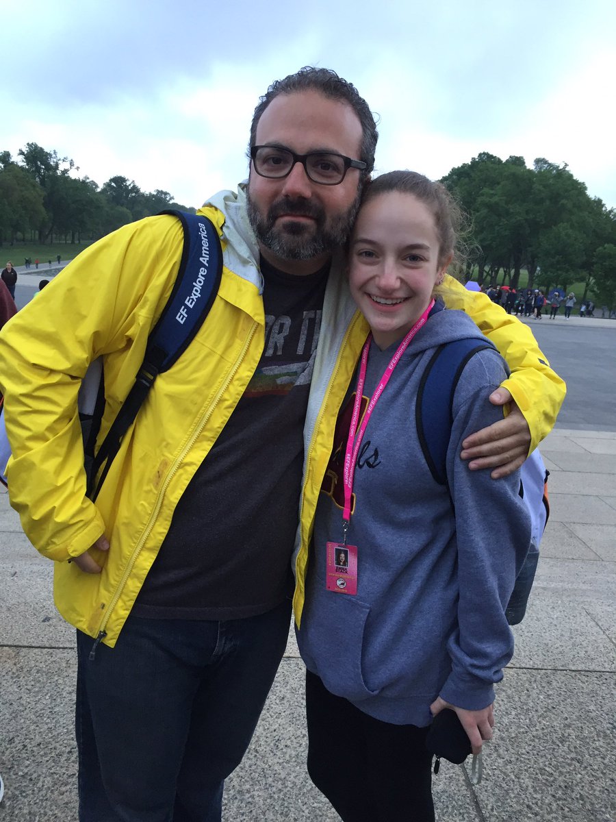 EStackUVInDC's tweet photo. the face of someone who really wants a picture with me...... @EyeUVinDC https://t.co/J16IJ8I5EA