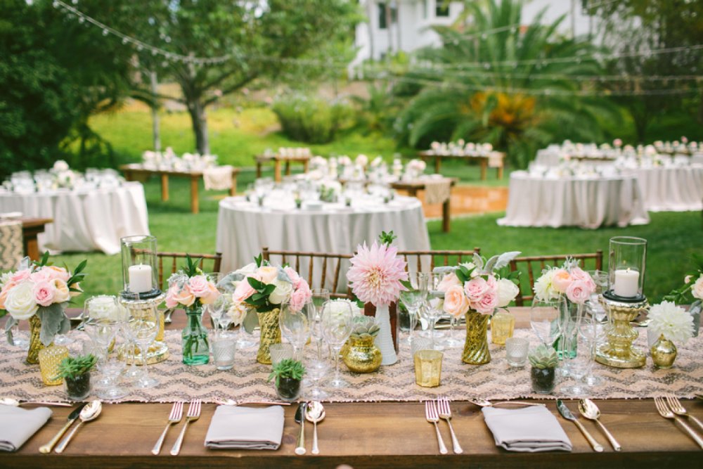 Kennedy_Blue's tweet image. Romantic meets rustic in this backyard wedding. @stylemepretty #weddingwednesday bit.ly/1WXdkTX