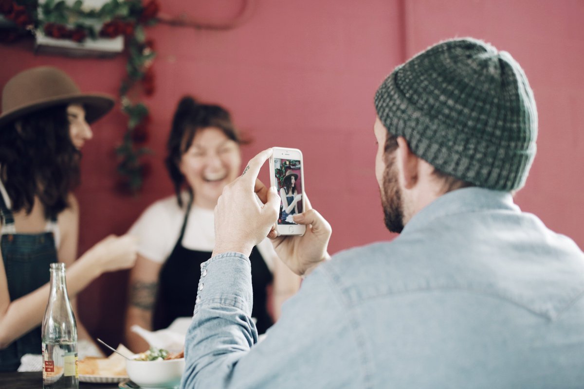 Airbnb's tweet image. Local spots give Nashville its lively personality, tour a few of them with us on Snapchat👻 : airbnb 

#DreamSmallBiz