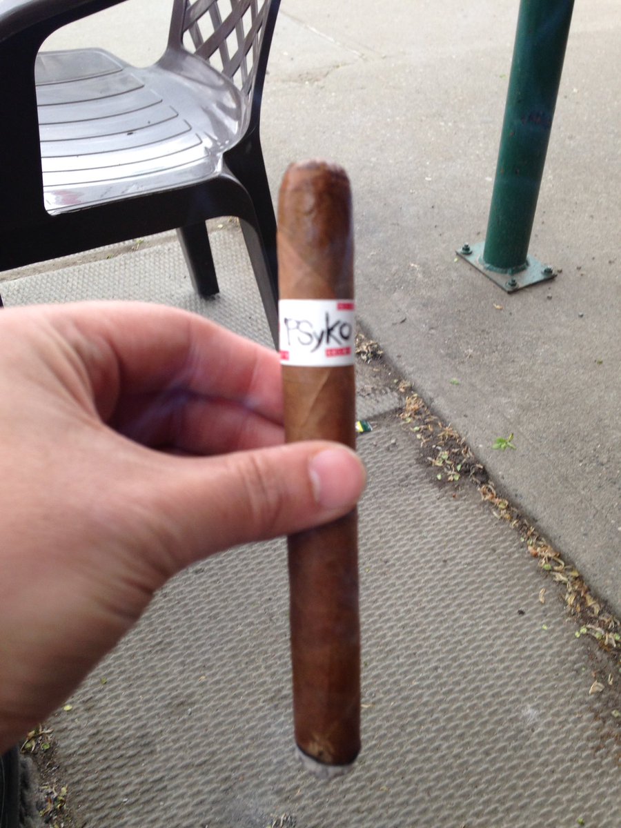 DonTheCigarDon's tweet photo. Enjoying @VenturaCigarCo #Payko https://t.co/0tOSfI6Ydv