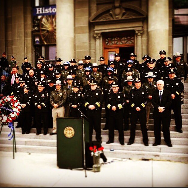 FosterCityPD's tweet photo. Leaders from amongst the county's finest honor the fallen. https://t.co/ftJ0FZoXbD