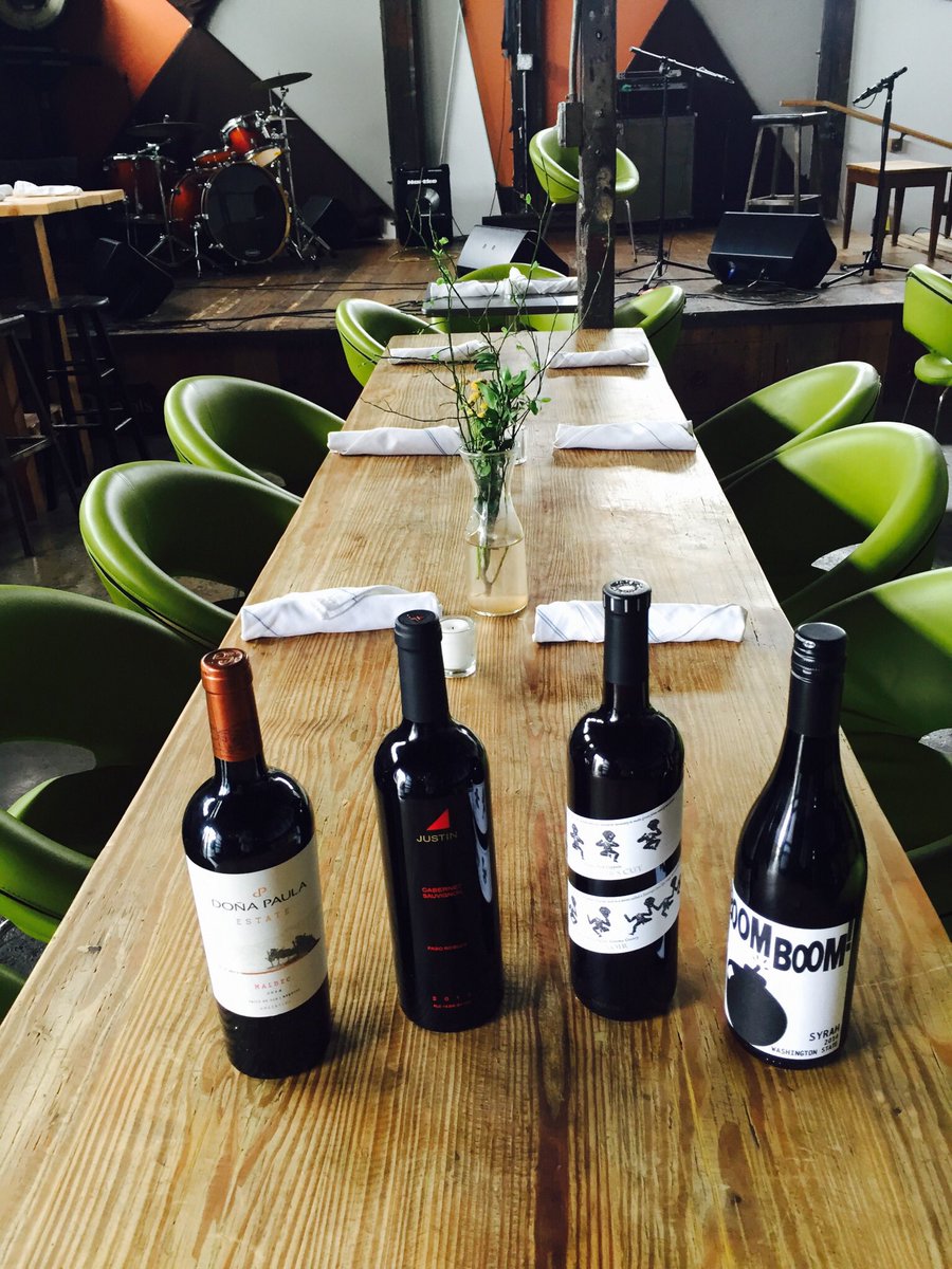 boathouse1640's tweet photo. Wine Wednesday special tonight! 1/2 off of select wine bottles. Show this post and select your Vino! https://t.co/gIGxj2GXj9