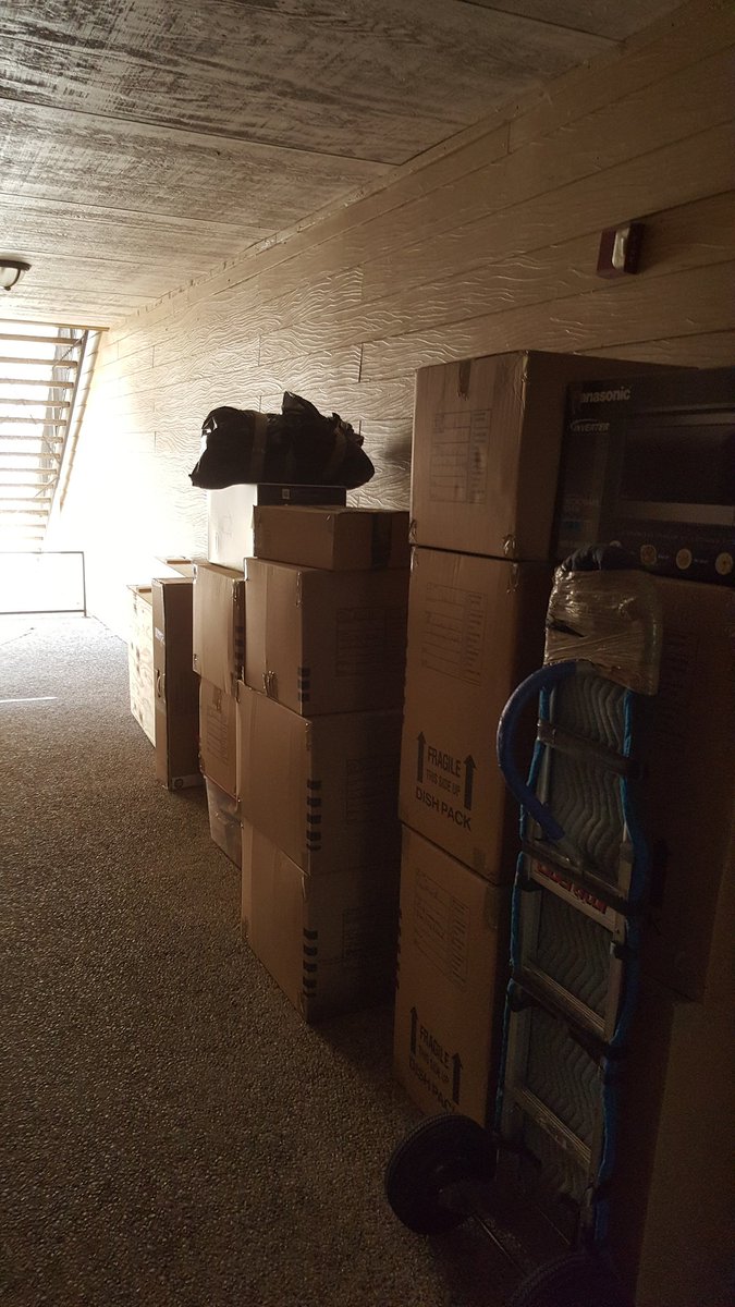 Texcontractors1's tweet photo. Preparing to load some furniture. https://t.co/AbtpQuIsjP