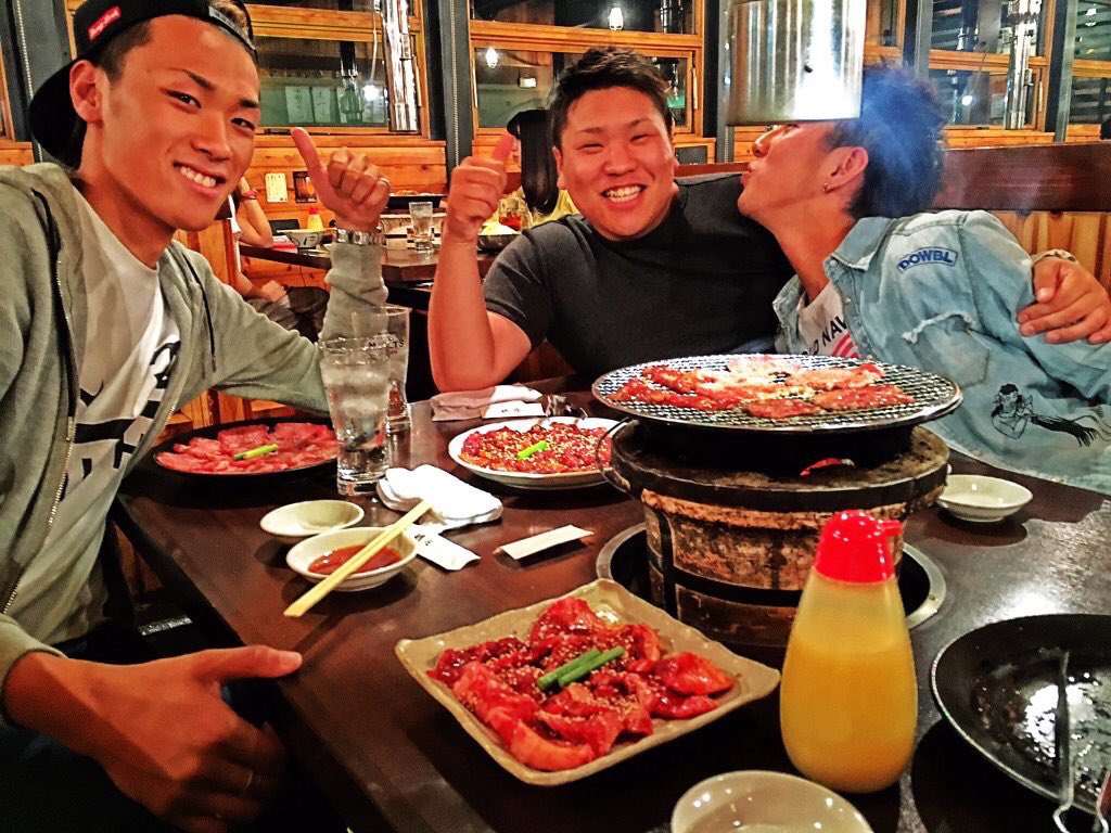 BLOWRacing's tweet photo. 昨日は仕事終わってからりんくう、
焼肉、スタバ行ってきました😋

ほんまどこでも男気じゃんけん…笑
最後のスタバは唯人ごち😘
あーゆうのも全然ありすぎる😏👌🏻
唯人、翼、ジミーおつかれ✌︎(　˙-˙　)✌︎ https://t.co/BM2FkZ3N9K