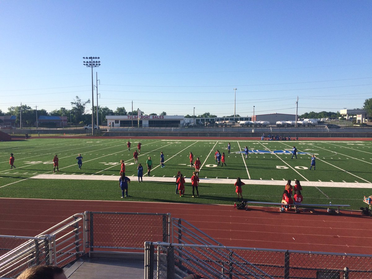 MsHonkala's tweet photo. Last home game! Go Cardinals! #eastsidebestside https://t.co/HO3c5ZCxY5