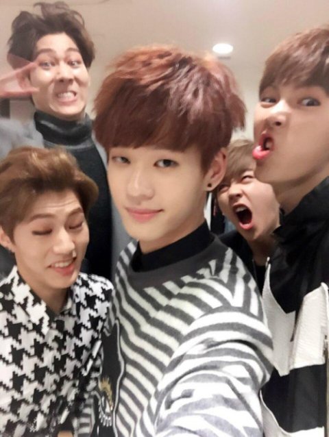 KHSOL93's tweet photo. #100DaysWithFACT
Queria agradecer a Omma @BaekDiario... obrigado por me viciar Omma, sou trouxa por mais um :"D https://t.co/C76trHNx93