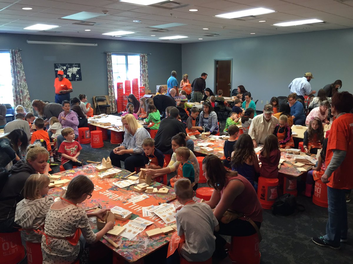ZacharyLintner's tweet photo. Having fun @ the library #givingback #creatingstrongrelationships #d120dynasty @SheaKing75 @LisaAdamsTHD @tjtthd https://t.co/3oT67ZDBtx