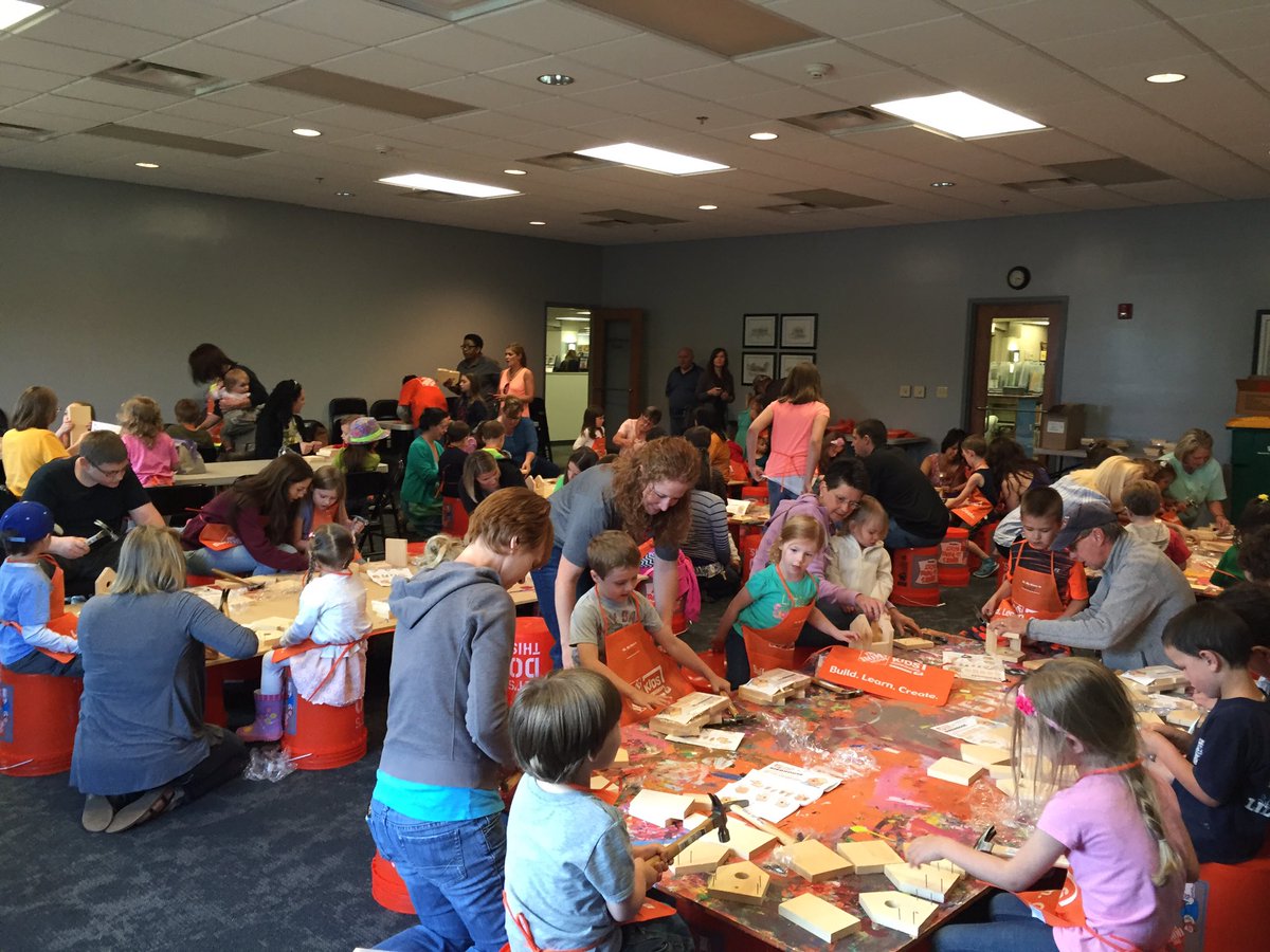 ZacharyLintner's tweet photo. Having fun @ the library #givingback #creatingstrongrelationships #d120dynasty @SheaKing75 @LisaAdamsTHD @tjtthd https://t.co/3oT67ZDBtx