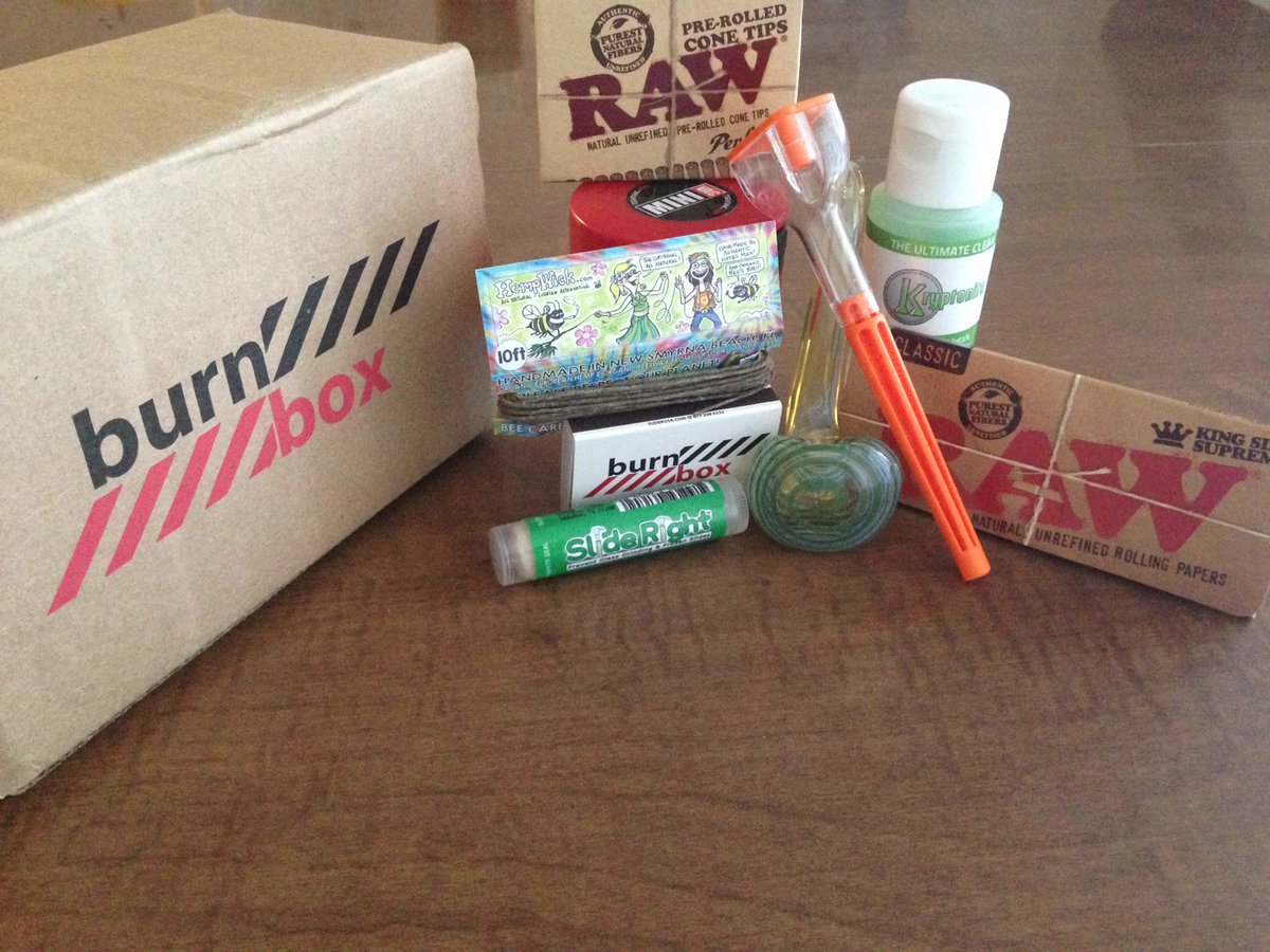 volc0m78's tweet photo. Pretty awesome burn box this month! @BurnBoxCo @EyceMolds #myburnbox https://t.co/pTZhqPAhX5
