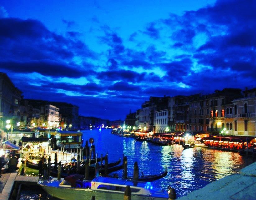 PicsFromVenice's tweet photo. Stunning views in #venice #nofilter needed😍 #travel #adventure #wanderlust #night #ig_capt… https://t.co/PPHTWcxrVO https://t.co/td0CSKuDHx
