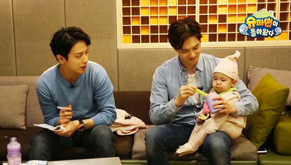 cnblue4ina's tweet photo. [Photos] Yonghwa &amp; Jonghyun on The Returns of Superman (1) https://t.co/ex7MZWBF29