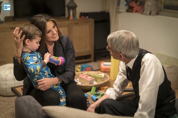 itshargitay's tweet photo. today has around SVU, my life is complete
👊🚔🔫❤
#SVUBackInStyle
#FashionableCrimes
#MunchReturns 
👊🚔🔫❤ https://t.co/jZuO4mZzuN