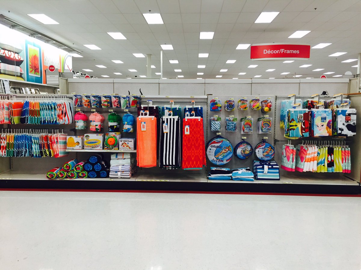 ghadaabarakat's tweet photo. Cross merchandising trend runs! Get ready for summer! @Jimanton12 @kharris_target @angel_yanke ⛱#MayPays https://t.co/ftKrMHes33
