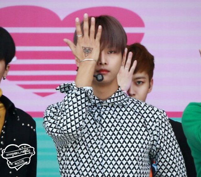 gmrtla_'s tweet photo. 160505 #빅스 어린이에게 새 생명을 #학연 프리뷰 (@CHA_NNNNN) 호 안에 수류... 아니 #다이너마이트 https://t.co/cx9z7KBKla