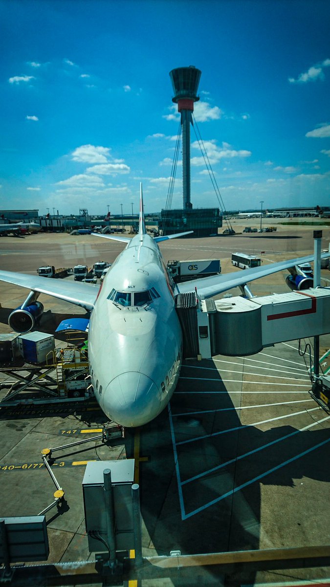Junipah's tweet photo. Token good to be back shot. #Heathrow #BA270 #b747 https://t.co/pDhutdAxK4