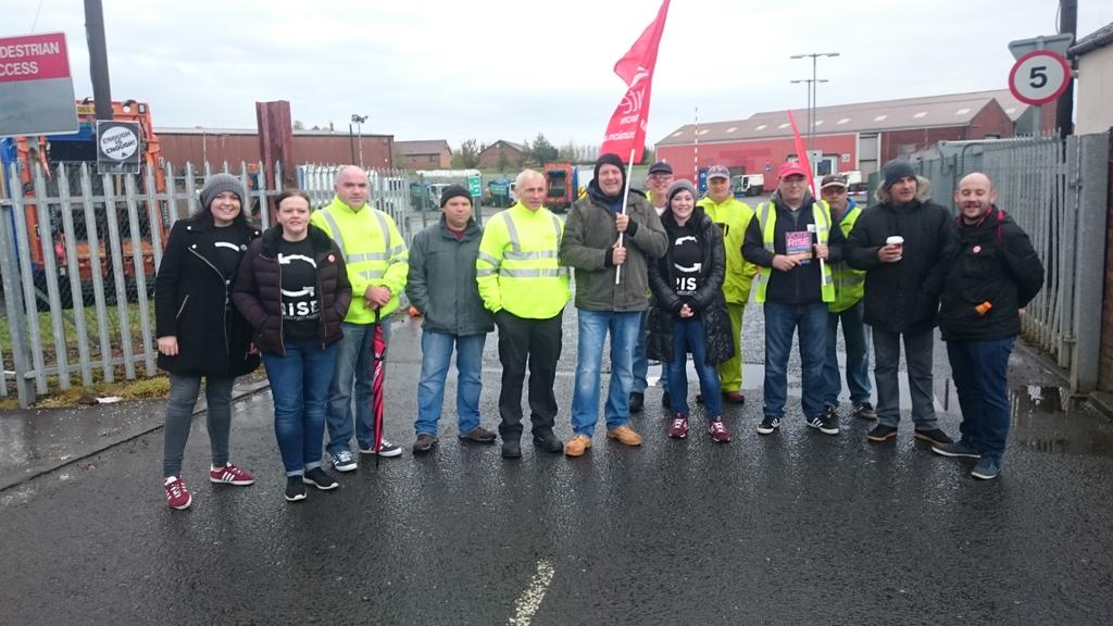 RISE_Ayrshire's tweet photo. Visiting @UniteScotland members on strike @southayrshire #RISEbecause we'll be on the picket line nxt week too #sp16 https://t.co/ZaTbtbxO9J