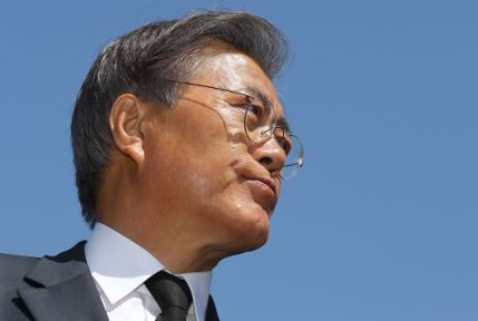 문재인 호남에서 파죽지세로
달리고 있고, 종편에서 철수 
그렇게 띄워도 안되네,,
월등한 격차로 나가고 있다.
사실 김홍걸 효과가 아닐까,,
상대를 정공법으로 치는 기술,,
지켜 볼 일,, 순리대로 가자,,