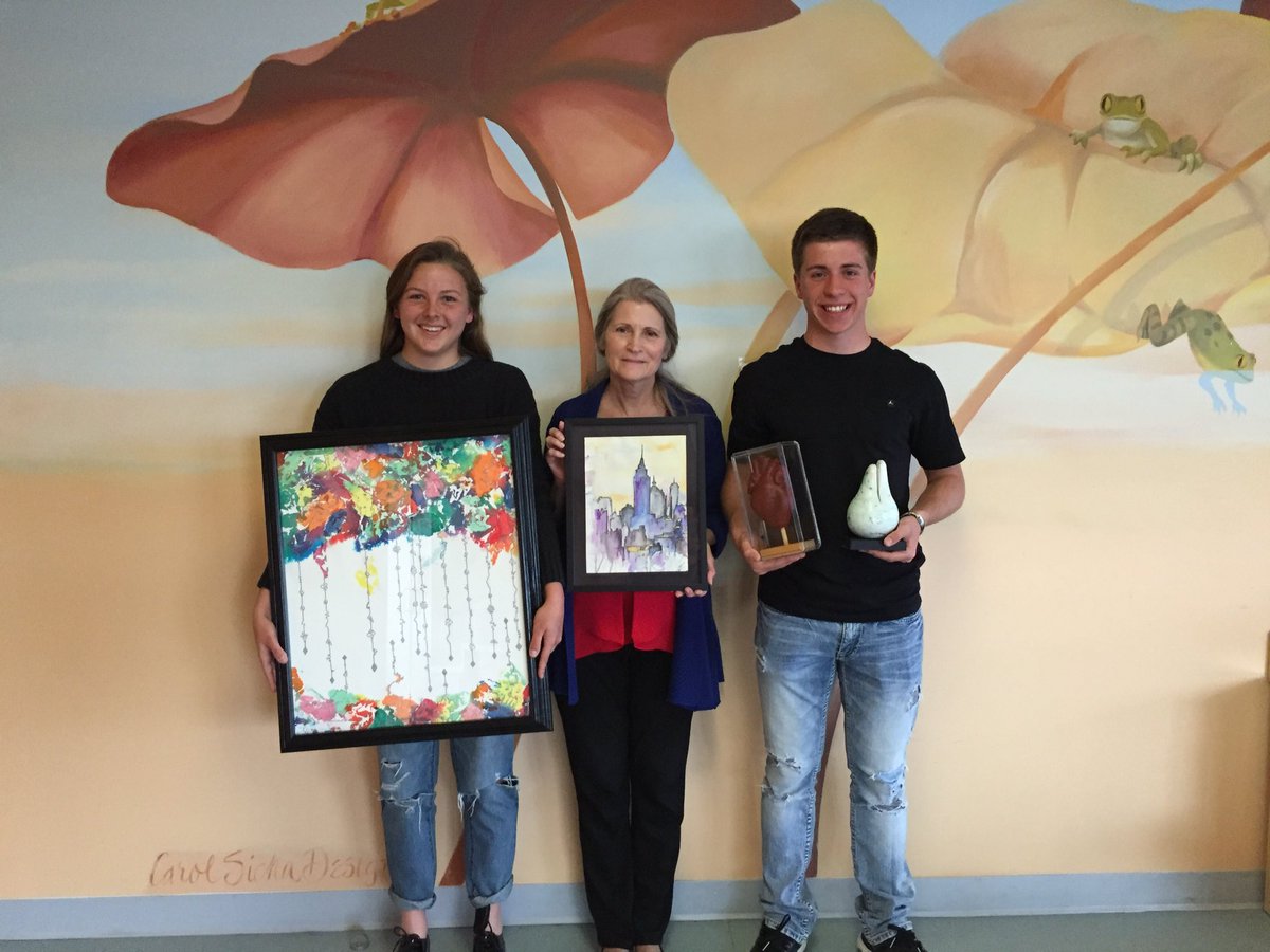 PhilWenig's tweet photo. Great senior service project! @MackenzieWenig and @ZaneThomas22 donating artwork to the Toledo Children's Hospital. https://t.co/JY3nhfdt4u