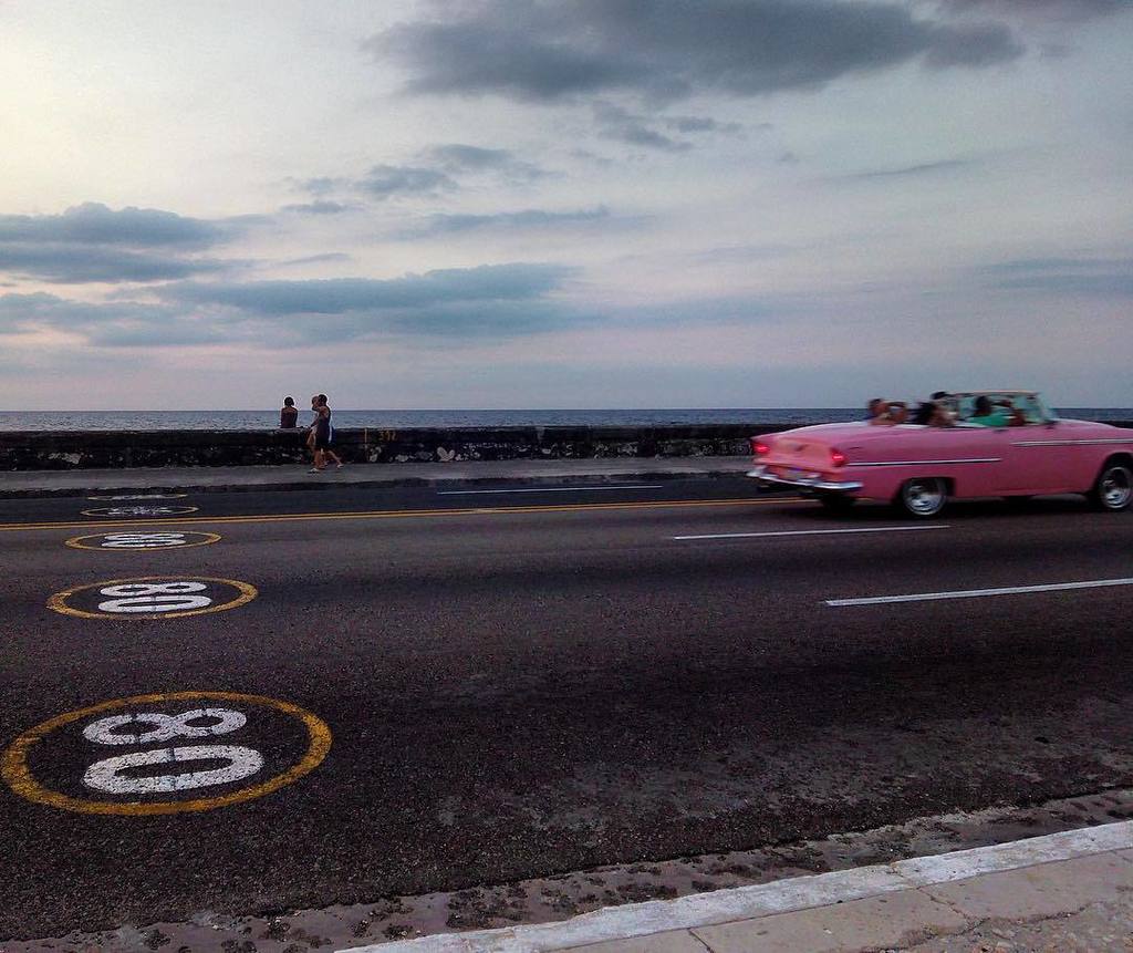 oldcar_photo's tweet photo. Paseando por el Malecón #havana #habana #malecon #cuba #street #streetlife #streetphotograpy #road #pavement #oldca… https://t.co/UfjnSSVyWJ