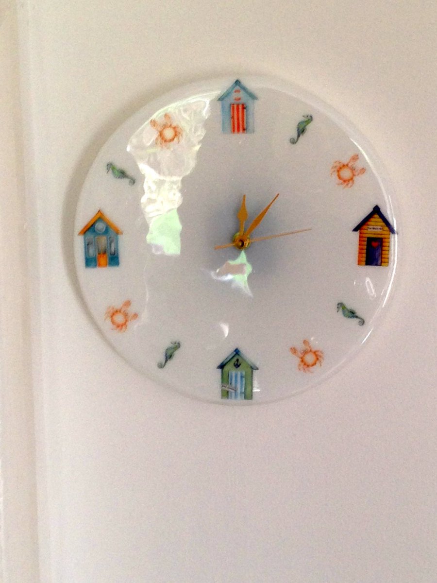 Funkifusion's tweet image. White Clock, Beach Hut Decor, Crab Clock, Bathroom Ideas, Fun Clock, Uniq… etsy.me/21XaDTd #Etsy #WhiteClock