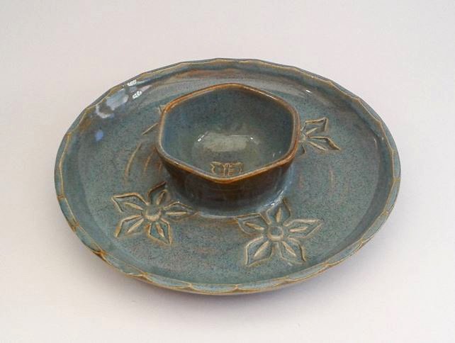 This looks great and is useful too - chip and dip plate by PotsAboutPottery #etsy #pottery bit.ly/1W8ynEb