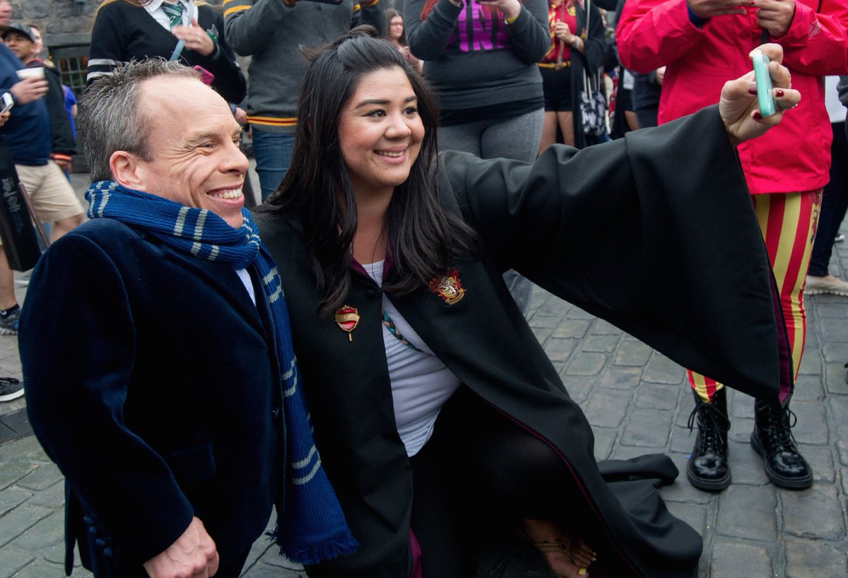 MuggleNet's tweet photo. It's #SelfieSaturday! Have you been lucky enough to snag any selfies with a #Potter cast member? We want to see! https://t.co/fg0dIE8SWm