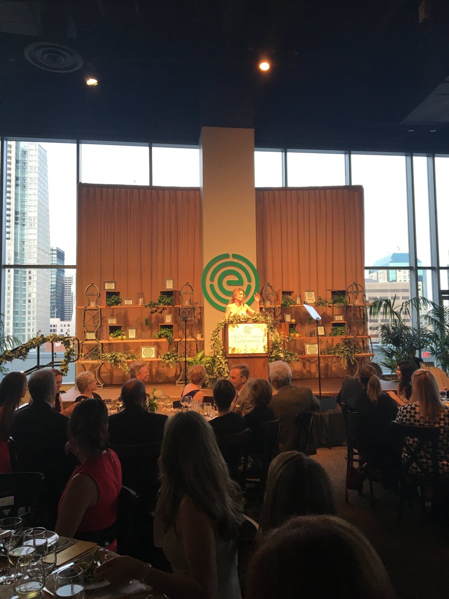 ewg's tweet photo. "Empowered is exactly how EWG makes me feel" – Michelle Pfeiffer at tonight’s #EarthDinner https://t.co/CHYBycXScL