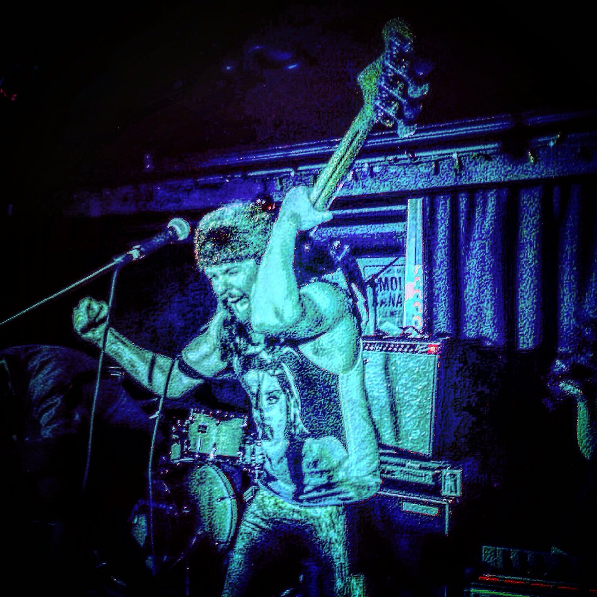LittleRedU's tweet photo. Bend Sinister blowing our freaking minds at @CMW_Week. As usual. @Bend_Sinister https://t.co/jpoIm7oPBt