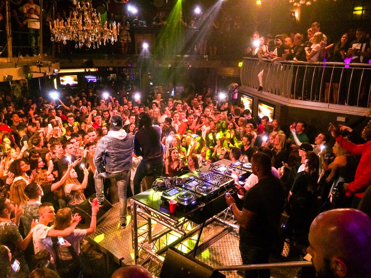 Got the club goin up on a Wednesday!!! WOW whát a madhouse! Love you!! #fullyloaded Thx <a href="/jonnafraser/">JF.</a> &amp; @dirtcaps ❤️🔥