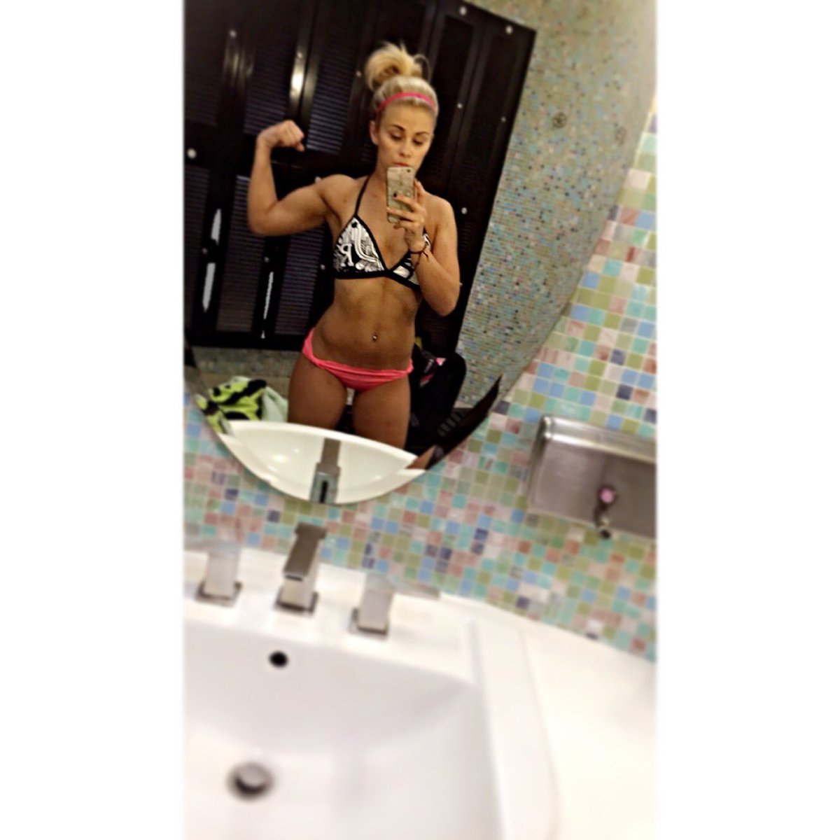 paigevanzant's tweet image. Getting the definition back.. #fanzants what upcoming @ufc card do you want me on?!! Let the UFC know! 💋