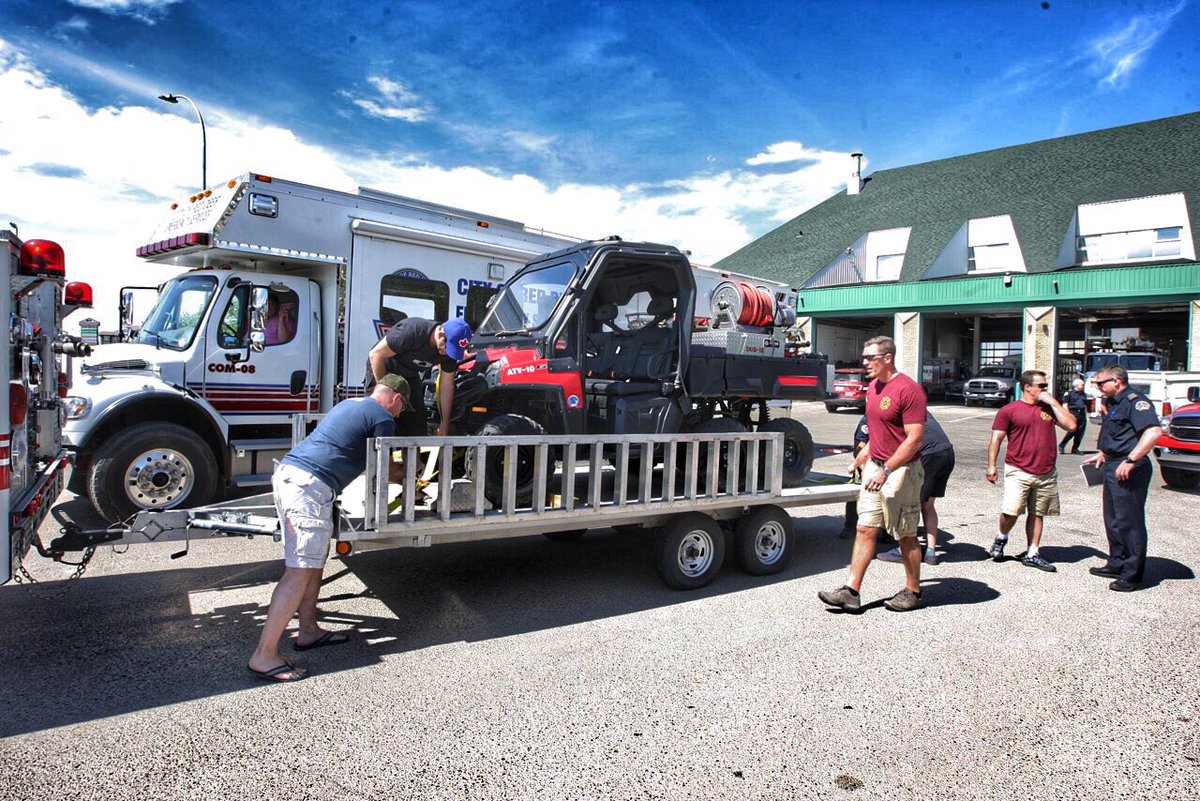 JeffStokoe's tweet photo. City of #reddeer firefighters loaded up and made their way to Ft. McMurray today. Crew of 10 will fight wildfires https://t.co/VsebvpNliX