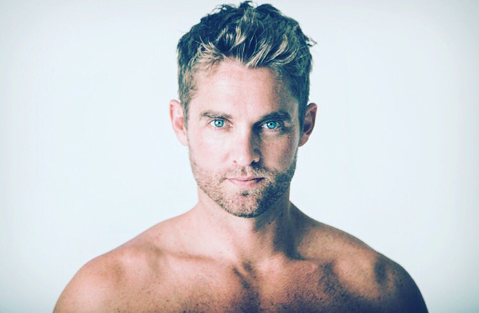 Brett Young: New Nashville Hottie. Gay?
