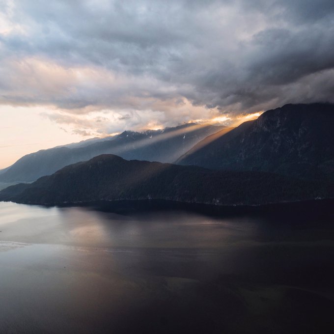 New perspectives on the Greater Vancouver area in BC thanks to an evening 🚁 flight with @BradleyFriesen<a href="/tag/lovefordubai"class="tags"><span>#lovefordubai</span></a><a href="/tag/dubaijadore"class="tags"><span>#dubaijadore</span></a>