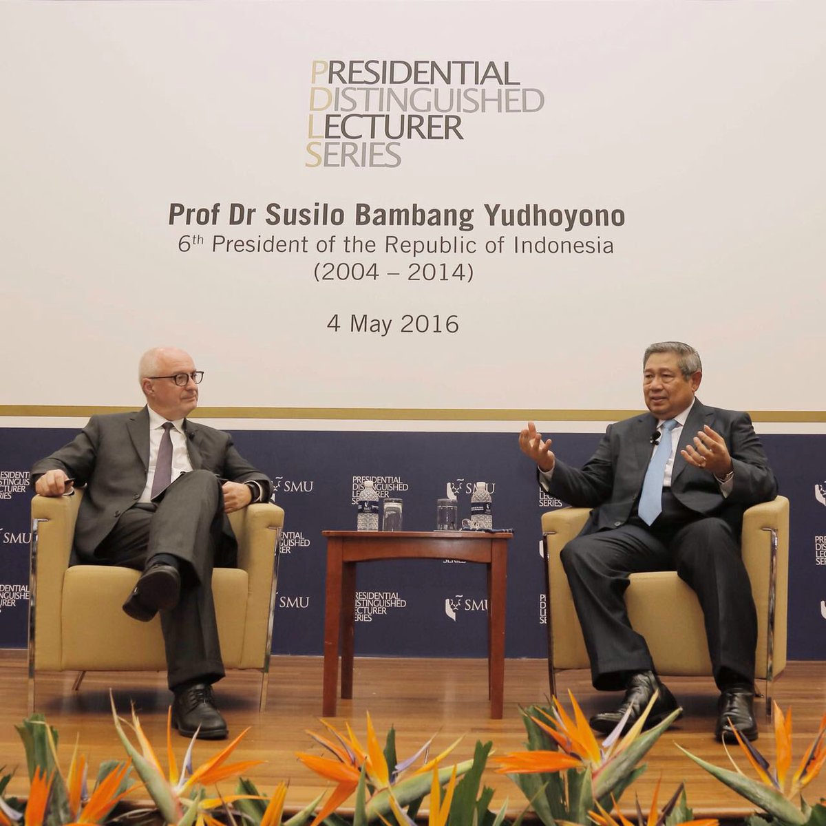 Memberikan kuliah umum pd Presidential Distinguished Lecturer Series di Singapore Management University, Rabu (4/5)