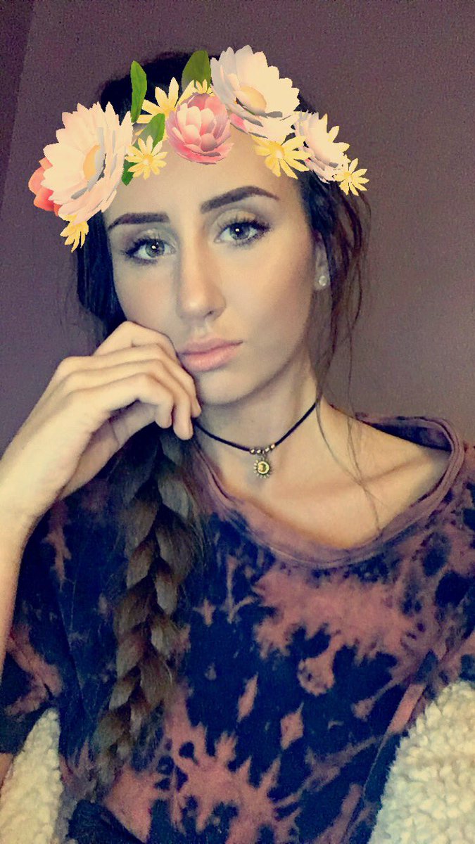 ydialaga's tweet image. Here&apos;s some selfies in the most basic filterssss 🙂