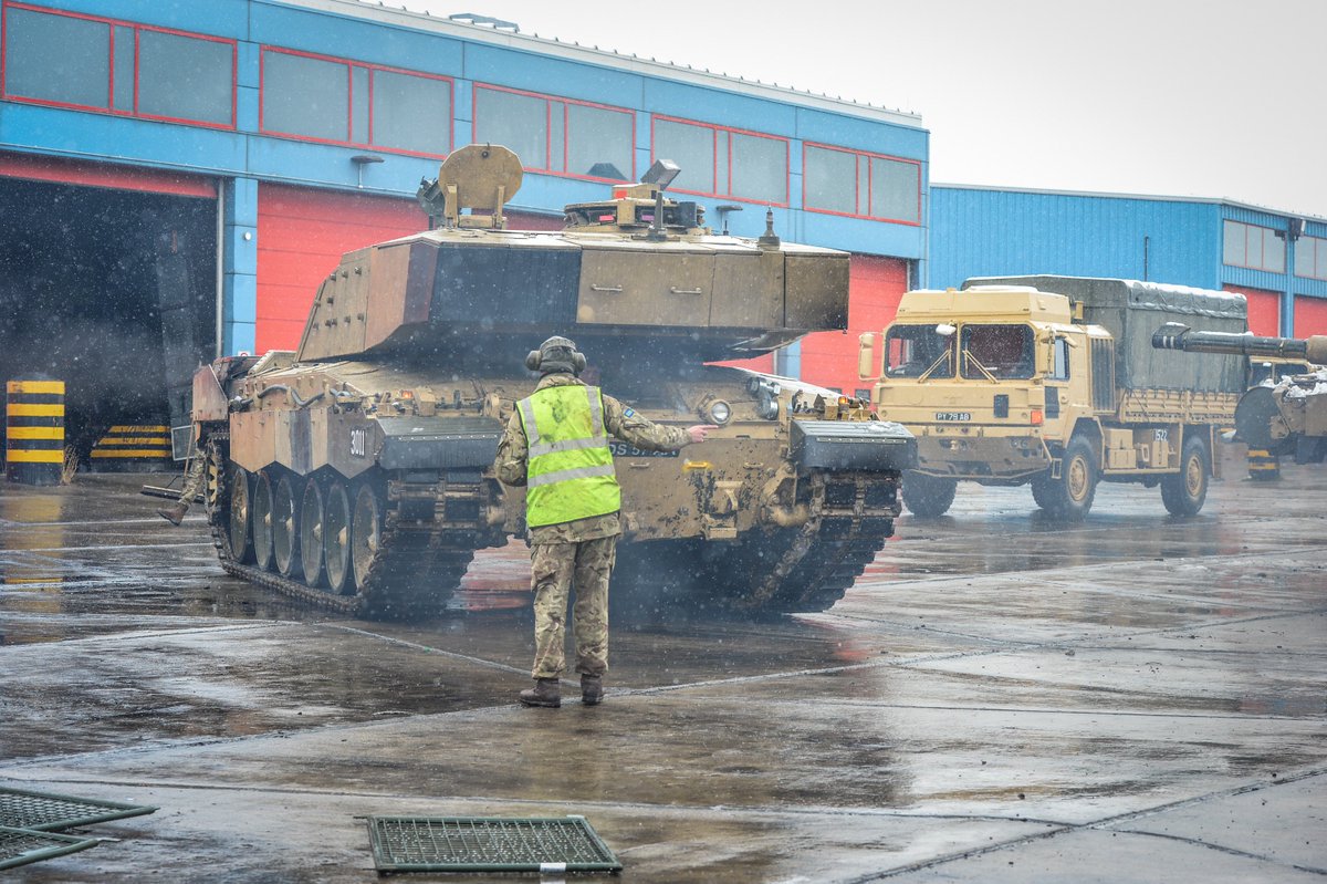 <a href="/ChurchillsOwn/">Queen'sRoyalHussars</a> on the tank park #BATUS with their Challenger 2 MBT preparing for #Prairiestorm