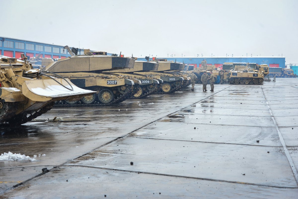 MediaOffr's tweet image. @ChurchillsOwn on the tank park #BATUS with their Challenger 2 MBT preparing for #Prairiestorm