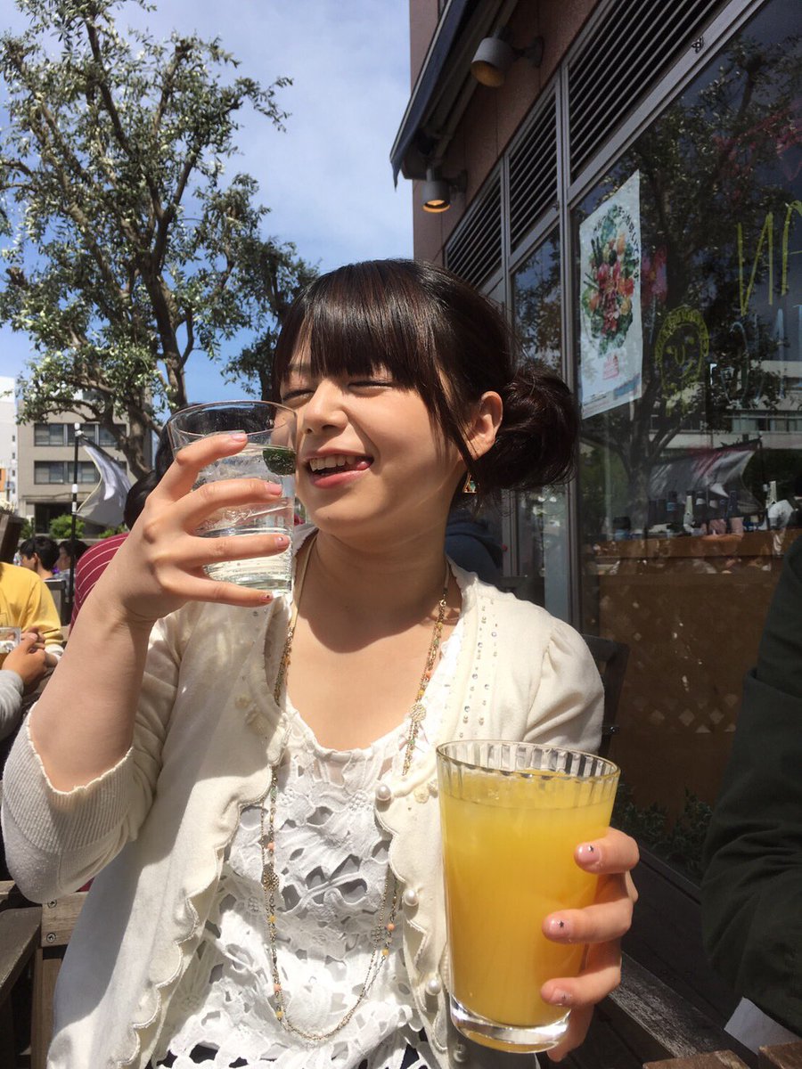 内村史子 この青空の下のお酒は美味しいね ビールは飲んでないよ オレンジに見えるこれはスクリュードライバーだよ ウォッカウォッカ٩ W و 酒豪 内村史子 内村史子 この青空の下のお酒は美味しいね ビールは飲んでないよ オレンジに見えるこれはスクリュードライバーだよ ウォッカウォッカ٩ W و 酒豪 内村史子