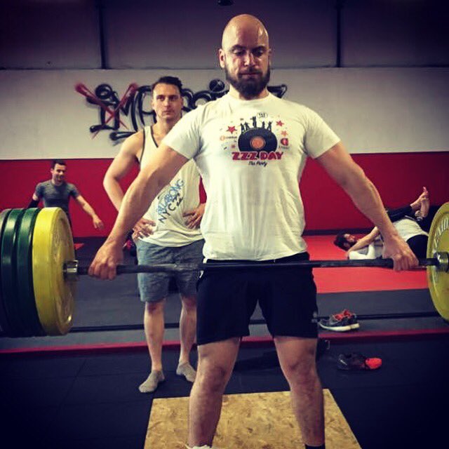 dafiumicino's tweet photo. @triomedusa mi sto preparando per la #djtenFirenze, forse non è l'allenamento giusto!!! #zzday @radiodeejay https://t.co/QzZFiXl5Cn