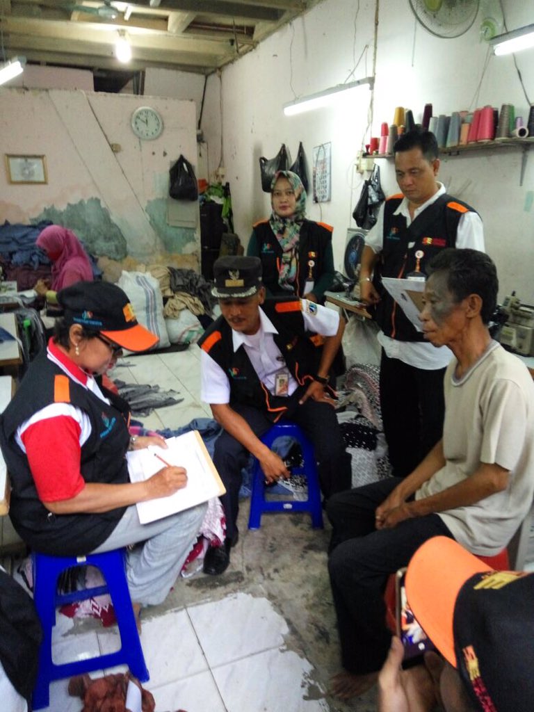 4 Mei 2016.Lurah Pekojan mdampingi sensus ke usaha  <a href="/bps_statistics/">Badan Pusat Statistik</a> #pelaksanaanSE2016jakbar #sensusekonomi2016