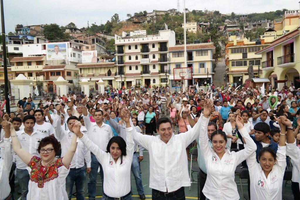 manolo_leon's tweet photo. Con mucha fuerza hemos arrancado las campañas a pdtes. Municipales en la costa. Thella, Fredy, Tito y Toña! https://t.co/VFWV6gDZKV