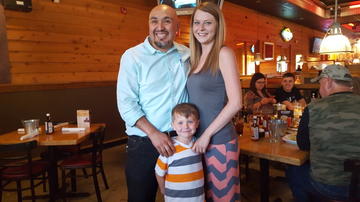 szuperman666's tweet photo. My Chili's family..though apart..always together. https://t.co/bvI1B3LWVG