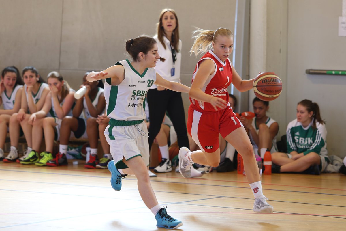 gbgfestival2019's tweet photo. Pjäshallen: Vinst Blackeberg m 33-7 mot Södertälje i 1:a matchen. 
©Madeleine Martinsson,Sportway.se #GBFestival2016 https://t.co/IlUnxpJV00
