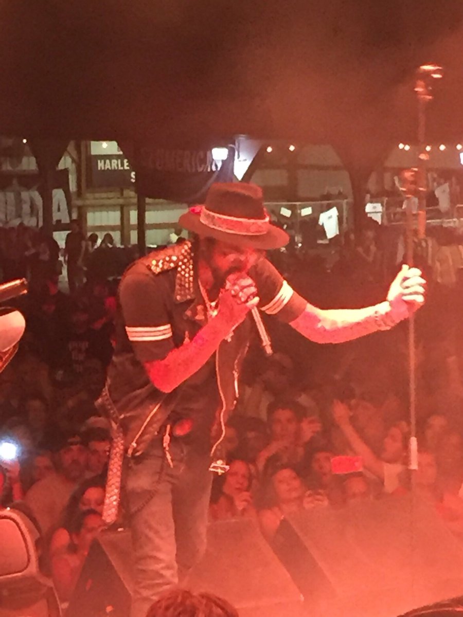 tdorff73's tweet photo. @Yelawolf concert was sick bro, #backstage #yelawolf #partying #drinking #allnight #closeditdown #slumerica https://t.co/OezutLTFzJ